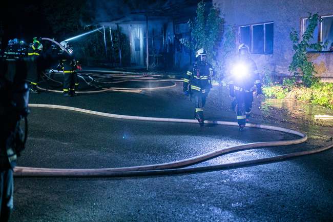 Zemědělská budova celá vyhořela. Škoda je v milionech korun