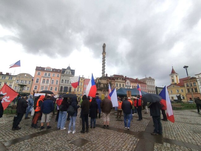 Strach místo dialogu. V Broumově proběhla demonstrace proti sudetoněmeckému sjezdu