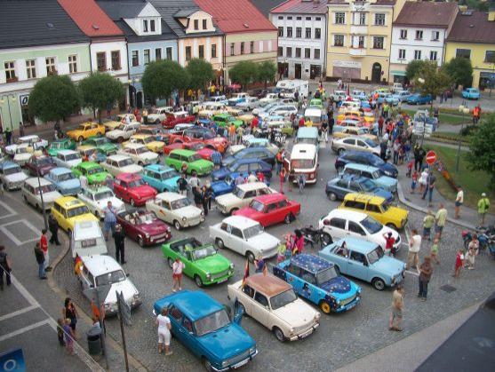 Polické náměstí bylo plné Trabantů