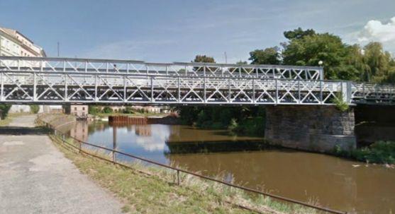 V Jaroměři se rozlomil pilíř mostu. V Trutnově první oběť povodní v kraji