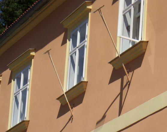 Na radnici v Teplicích nad Metují vyvěsili hrábě