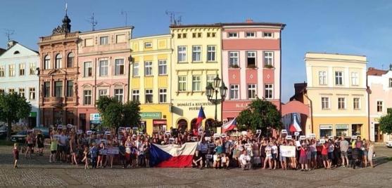 Počet demonstrujících Broumováků se rapidně navýšil