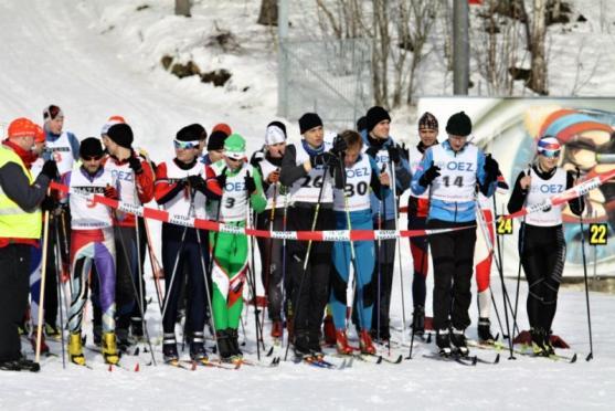 Video: Broumovští hasiči to umí i na lyžích