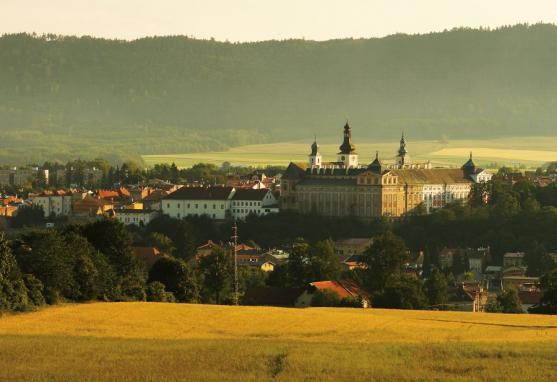 Vize Broumova jako centra kultury České republiky je naplňována i projektem Vzdělávací a kulturní centrum broumovského kláštera