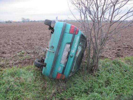 Fotografie dopravních nehod varují. Před zimní sezónou policisté radí účastníkům silničního provozu
