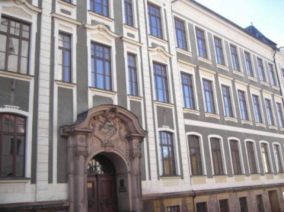 Jak se žije na broumovském gymnáziu - rozhovor s ředitelem školy PaedDr. Karlem Výravským (2. část)