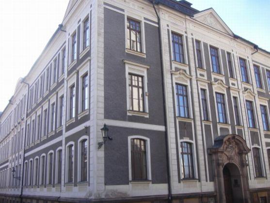 Jak se žije na broumovském gymnáziu - rozhovor s ředitelem školy PaedDr. Karlem Výravským (1. část)