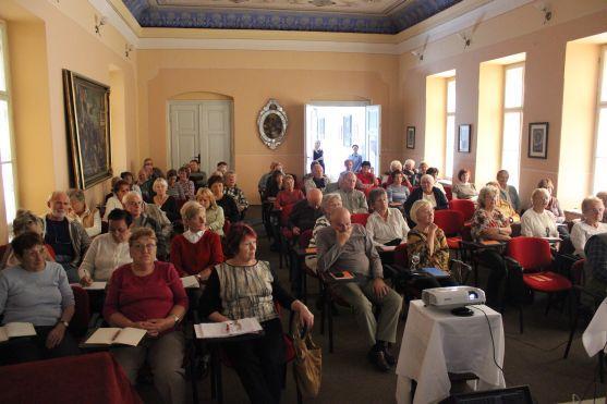 Studenti zasedli do lavic. Včera začal první přednáškou zimní semestr Univerzity třetího věku v Broumově
