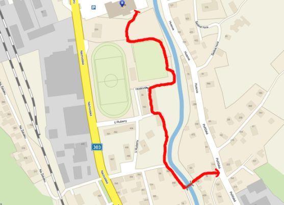 Policisté zveřejnili mapu pravděpodobného útěku pachatele včerejšího přepadení supermarketu v Hronově