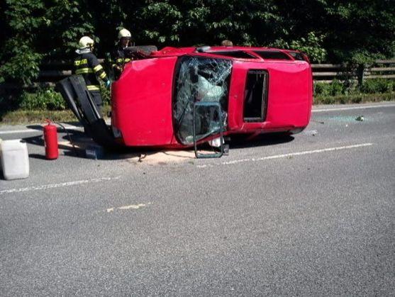 Jedna osoba se zranila při nehodě osobního vozidla
