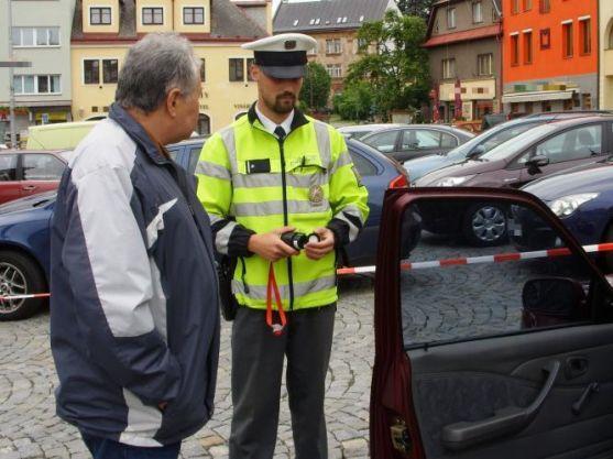 Dopravní policisté již budou naostro kontrolovat propustnost skel