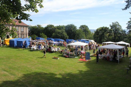 Farmářské trhy se tentokrát přestěhují na klášterní nádvoří
