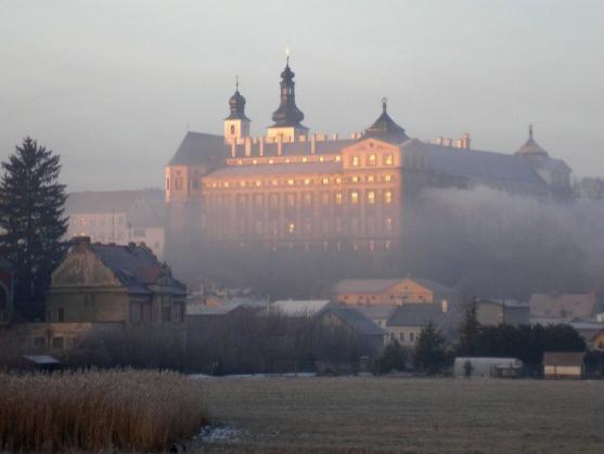 Mimořádné zastupitelstvo v Broumově nakonec schválilo i navýšení rozpočtu na výstavbu komunikace