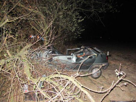 Muž z Broumovska ujížděl policistům a havaroval
