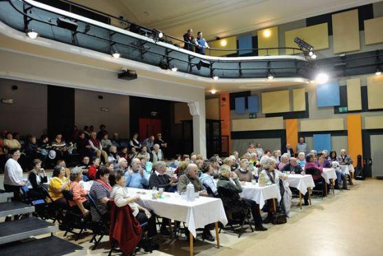 O průzkum plynu, cyklostezku a bezpečnost ve městě se zajímali senioři na setkání se zastupiteli Broumova