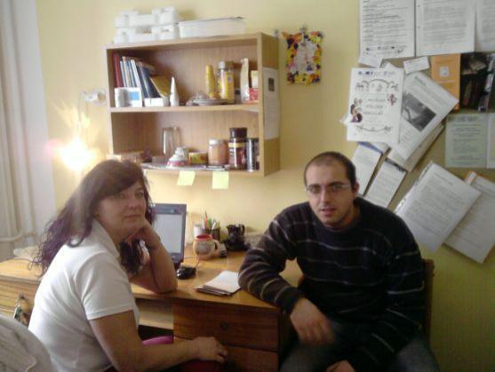 Terénní pracovníci sdružení Romodrom spolupracují v Broumově s romskými asistenty městské policie