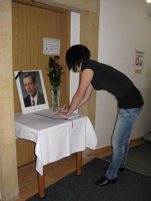 Obyvatelé celého Královéhradeckého kraje se loučí s Václavem Havlem