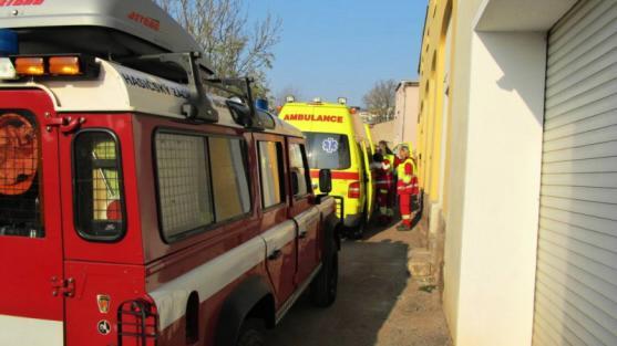 Hasiči a záchranka zasahovali při úniku plynu v Broumově