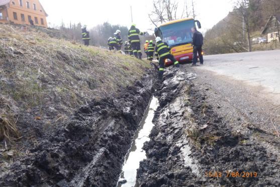 V Adršpachu havaroval linkový autobus