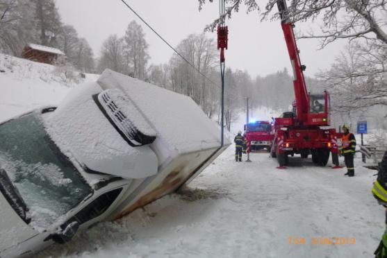 Hasiči zasahovali na Broumovsku u tří dopravních nehod