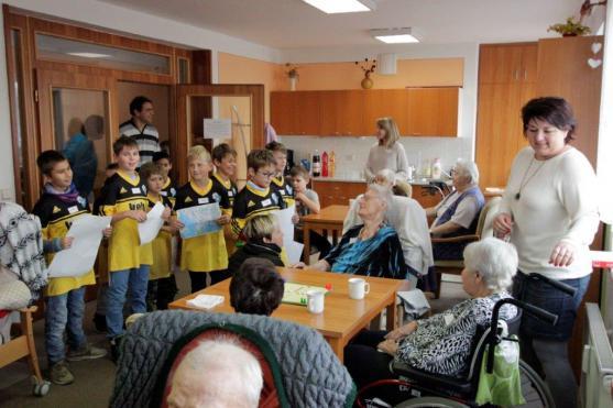 Našim obyvatelům se šedé dny v přítomnosti dětí rozsvítí… 