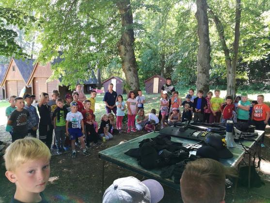 Policisté besedovali s táborníky v Božanově