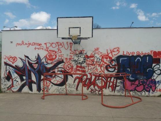 Na dětském hřišti v Polici nad Metují řádili vandalové