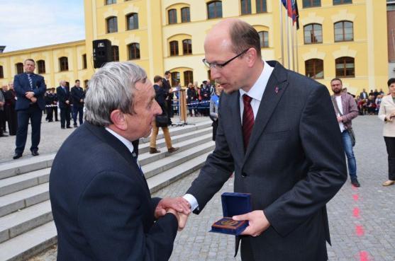 Osobnosti kraje může opět nominovat i veřejnost. V minulých letech medaile putovaly i na Broumovsko