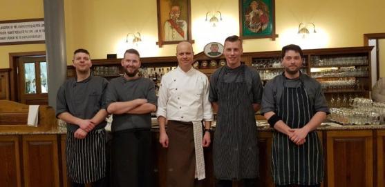 V Restauraci Švejk v Meziměstí vařil kuchař oceněný třemi michelinskými hvězdami Roman Paulus. Bylo vyprodáno!