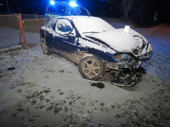 Poničil auto a plot, na vině byla zřejmě rychlost a možná i alkohol