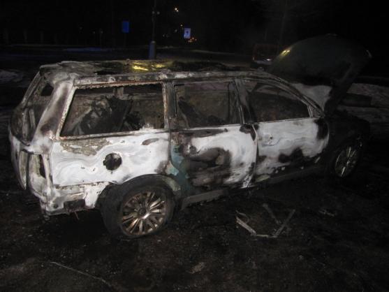 V Hronově shořel osobní automobil