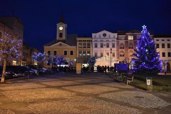 S Vánocemi se Broumov rozloučil tříkrálovým průvodem