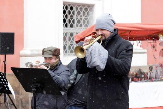 Adventní trh v broumovském klášteře navodil vánoční atmosféru