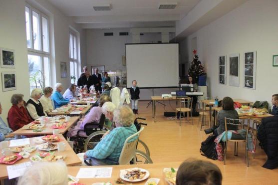 Vánoční besídka v Nemocnici Broumov spojená s vernisáží fotografií Libora Dadáka