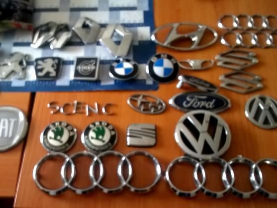 Policisté vypátrali vandaly, kteří poničili v Polici nad Metují téměř 40 aut