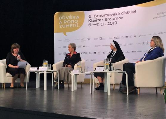 "Důvěra je pro naše životy klíčová," shodli se hosté šestého ročníku Broumovských diskusí