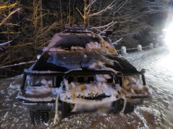 Přívaly sněhu způsobily potíže řidičům