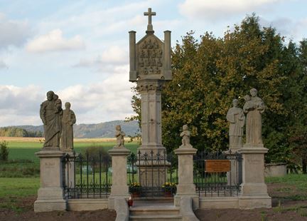 Ze sousoší Čtrnácti svatých pomocníků v Otovicích někdo ukradl dvě zrestaurované sošky