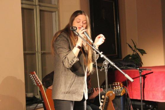 Líbilo se jí tu, tak přijede zase. Vladivojna!