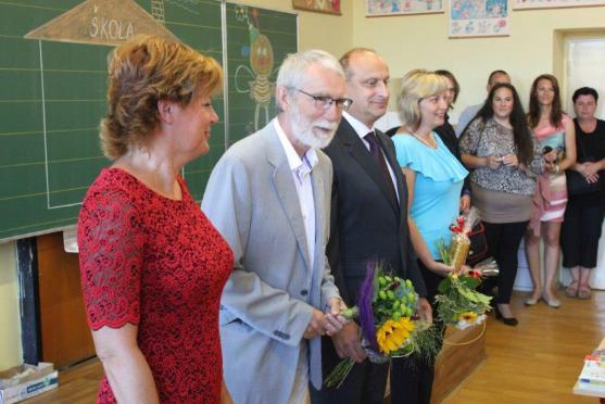 Prvňáčci zasedli do školních lavic