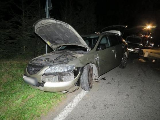 U Lachova havaroval motocykl a tři auta. Důvodem nehody bylo zřejmě předjíždění v zatáčce