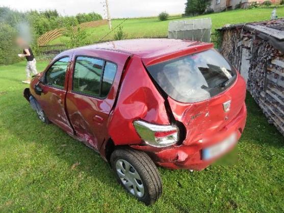 V Jetřichově havaroval nákladní automobil s osobním