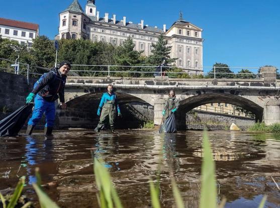 Každý uklidil čtvrt metráku