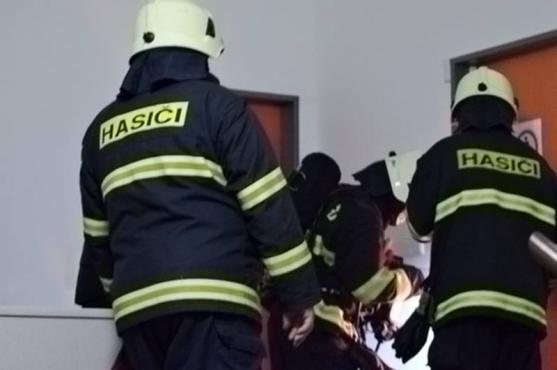 Hasiči vyjeli k zakouřenému infocentru v Broumově. Nic zde však nehořelo