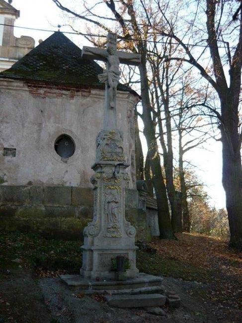V Martínkovicích bylo dokončeno restaurování kříže s Kristem na hoře Olivetské