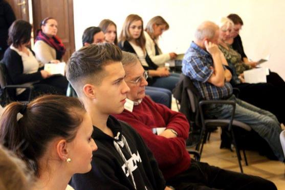 2. Broumovské diskuse otevřely debatu na téma Mír. Diskutovat přijeli Pavel Bělobrádek, Václav Cílek i Tomáš Holub