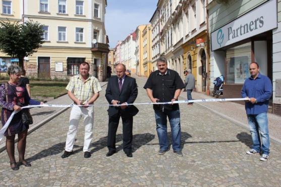 Ulice Obránců míru v Broumově je opět průjezdná