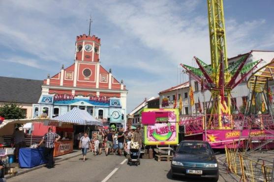 Polici nad Metují o víkendu ovládne pouťové veselí