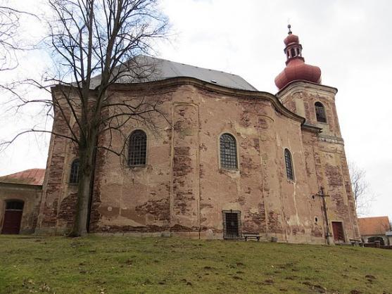 Cyklus (Ne)tušené souvislosti otevřel kostel Všech svatých v Heřmánkovicích