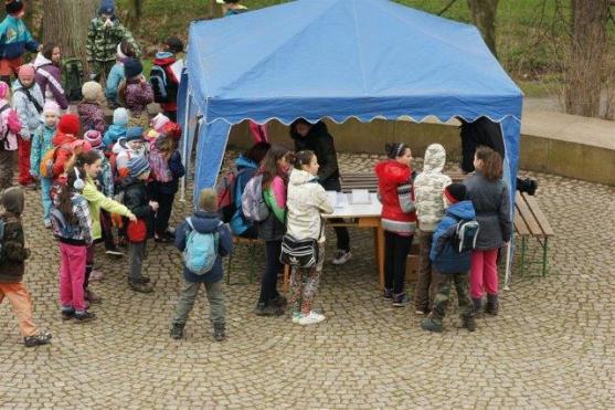 Na cestě po památkách a parcích oslavili v Broumově Den Země